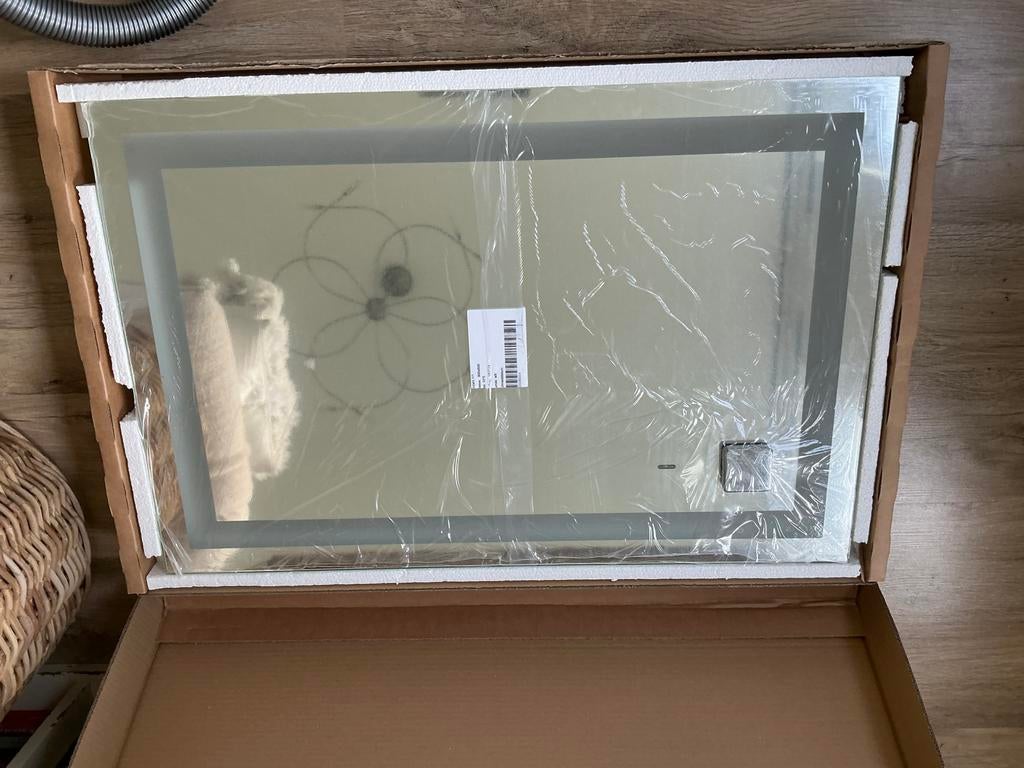 Badkamerspiegel + stopcontact + rondom LED verlichting NIEUW, Ophalen, Nieuw
