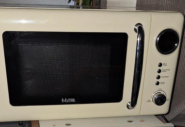 Beige Etna retro magnetron .SMV620-Be, Witgoed en Apparatuur, Magnetrons, Gebruikt, Vrijstaand, Magnetron, 45 tot 60 cm, Draaiplateau