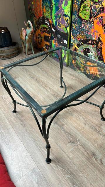Gietijzeren salon/bijzettafel beschikbaar voor biedingen