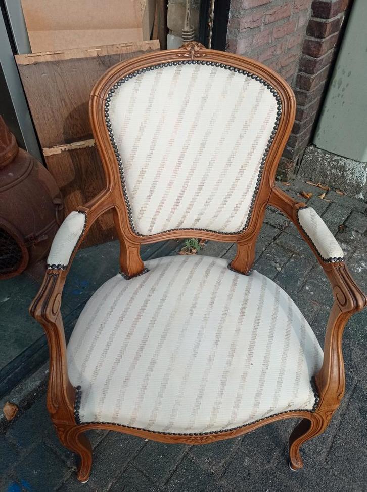 Antieke fauteuil met gestreepte bekleding, Antiek en Kunst, Antiek | Meubels | Stoelen en Banken, Ophalen