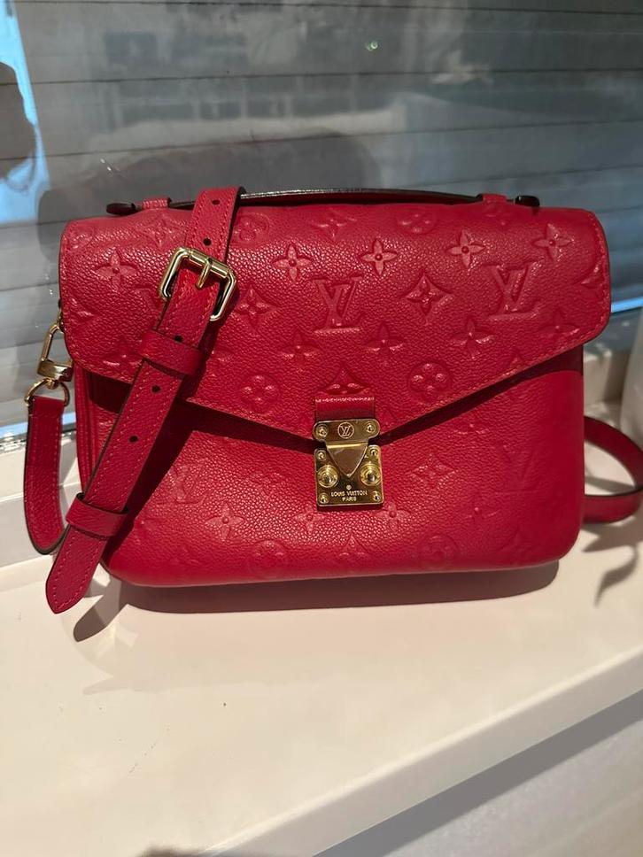 Louis vuitton metis red origineel, Sieraden, Tassen en Uiterlijk, Tassen | Schoudertassen, Zo goed als nieuw, Rood, Ophalen of Verzenden