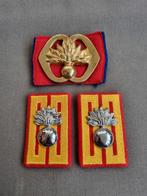 Setje Garde Grenadiers ( oogjes), Verzamelen, Militaria | Algemeen, Embleem of Badge, Nederland, Ophalen of Verzenden, Landmacht