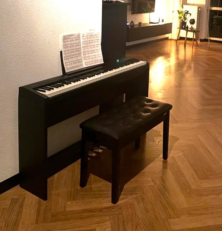 Roland FP 30 digitale piano met bankje, Muziek en Instrumenten, Piano's, Zo goed als nieuw, Zwart, Ophalen