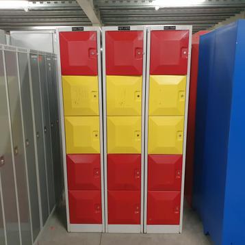 15-deurs Sonesto lockerkast MET SCHADE - 193x112x56 cm beschikbaar voor biedingen