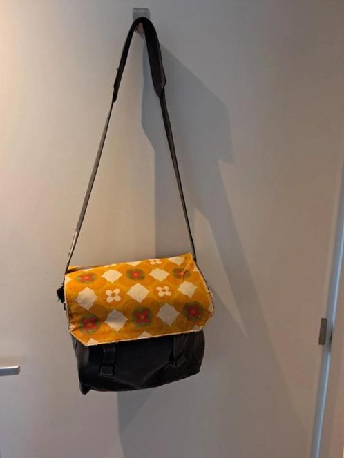 Schoudertas/originele pukkel met retro print, Sieraden, Tassen en Uiterlijk, Tassen | Schoudertassen, Gebruikt, Overige merken