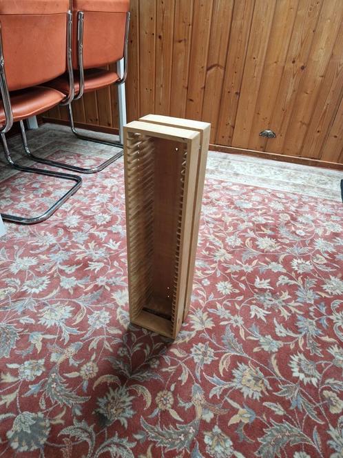 Houten cd-rek. Leuk ter decoratie., Huis en Inrichting, Woonaccessoires | Cd- en Dvd-rekken, Zo goed als nieuw, Cd's, Hout, Ophalen
