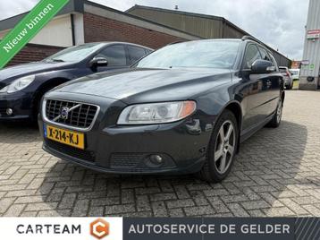 Volvo V70 2.5FT Momentum | Trekhaak | Xenon | Nivomat| Young beschikbaar voor biedingen