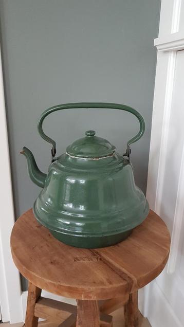 Antieke emaille ketel, groen beschikbaar voor biedingen