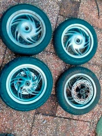 Piaggio Fly/New Fly Voor & achterwiel met goede band €35,-  beschikbaar voor biedingen