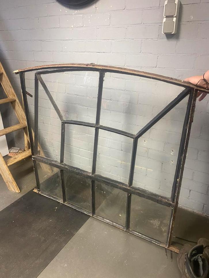 Authentiek oud stalraam met boog, Doe-het-zelf en Verbouw, Glas en Ramen, Minder dan 80 cm, Ophalen