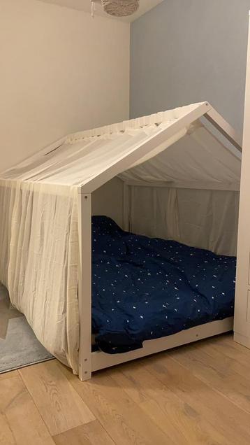Gratis Bed 140 zonder matras deze week ophalen. beschikbaar voor biedingen