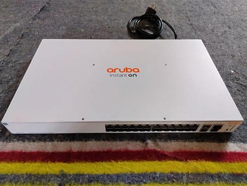 Aruba Instant On 1930 24-Poort Switch, Computers en Software, Netwerk switches, Gebruikt, Ophalen of Verzenden