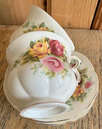 2x Royal Canterbury theekop & schotel –Madelaine serie beschikbaar voor biedingen