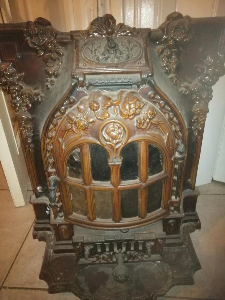 Antieke geëmailleerde Franse hout / kolen kachel, Antiek en Kunst, Antiek | Meubels | Tafels, Ophalen