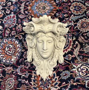 Antieke Italiaanse zandstenen wandconsole Medusa Versace beschikbaar voor biedingen