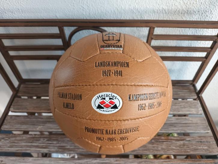 Heracles Almelo Vintage Voetbal, Verzamelen, Sportartikelen en Voetbal, Gebruikt, Overige typen, Overige binnenlandse clubs, Ophalen