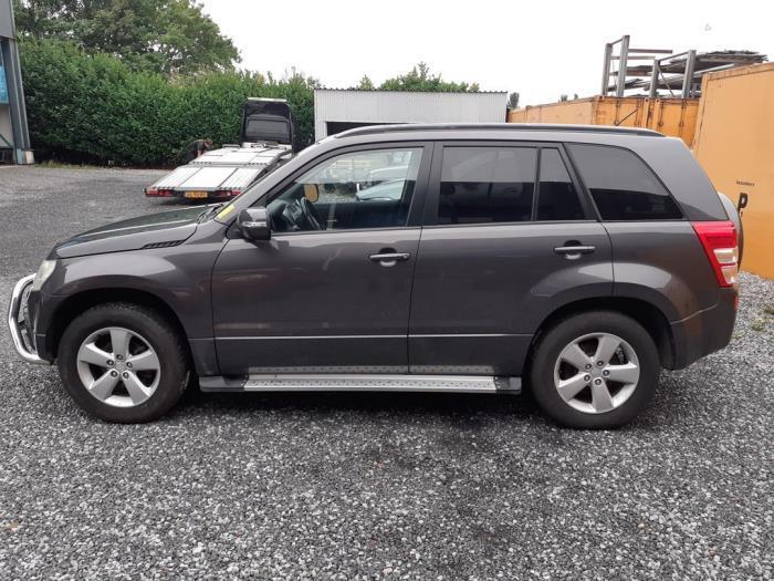 Scherm links-voor van een Suzuki Grand Vitara (ZMA), Auto-onderdelen, Carrosserie en Plaatwerk, Suzuki, Gebruikt, 3 maanden garantie