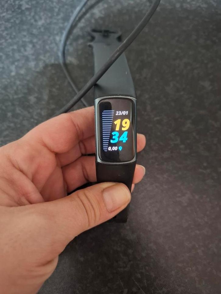 Fitbit Charge 5, Sieraden, Tassen en Uiterlijk, Activity trackers, Gebruikt, Android, Zwart, Waterdicht, Ophalen of Verzenden