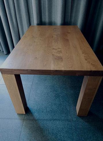 Mooie houten eettafel 'wild eiken' met blokpoten beschikbaar voor biedingen
