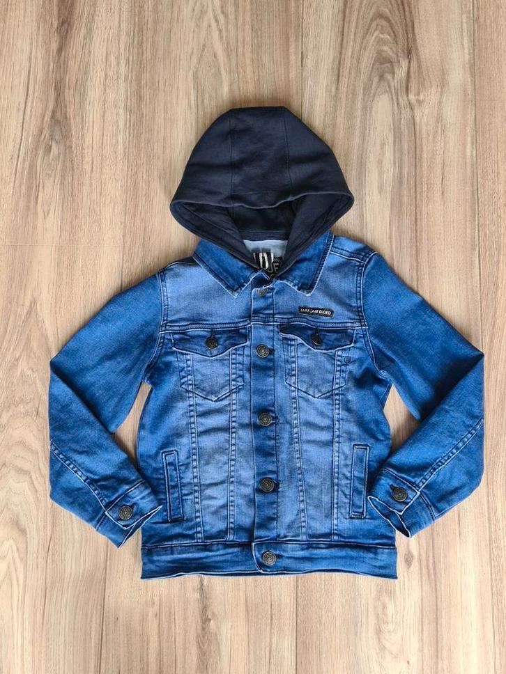 Jongens spijkerjasje WE Blue Ridge maat 122/128, Kinderen en Baby's, Kinderkleding | Maat 122, Zo goed als nieuw, Jongen, Jas