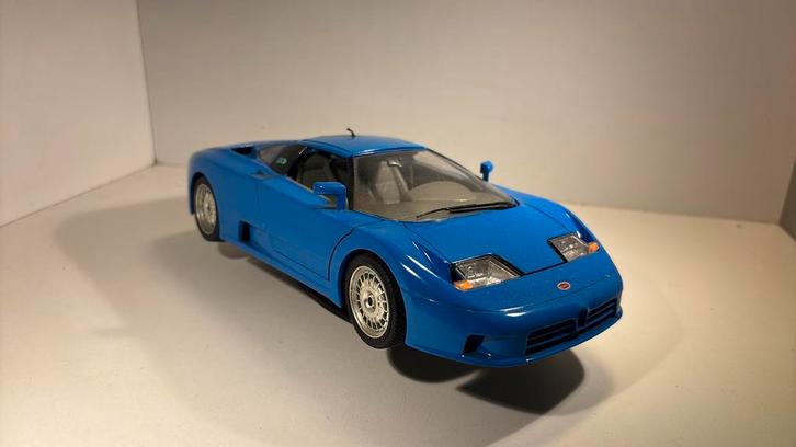 Bugatti eb110 bleu Bburago 1.18, Hobby en Vrije tijd, Modelauto's | 1:18, Zo goed als nieuw, Bburago, Ophalen of Verzenden