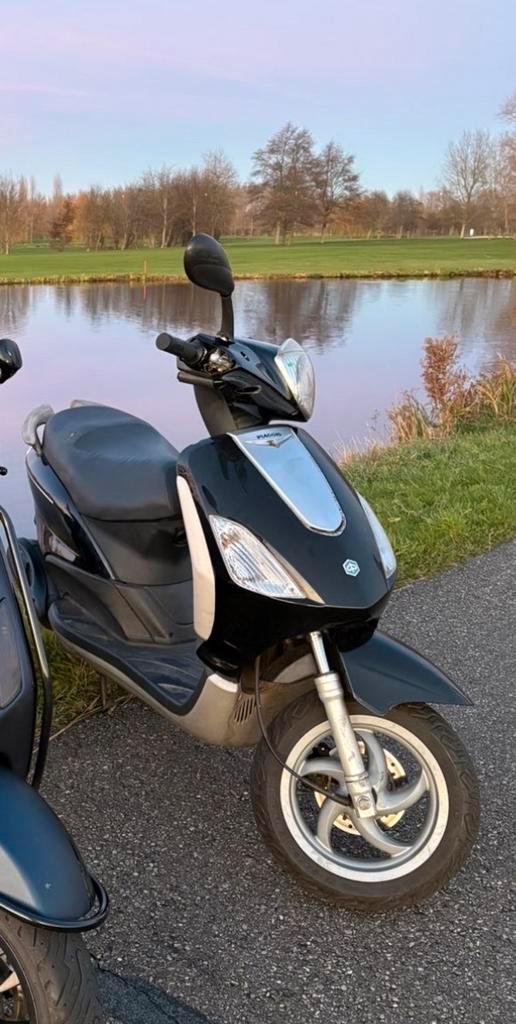 Piaggio fly 2009 (MOET NU WEG), Fietsen en Brommers, Scooters | Piaggio, Zo goed als nieuw, Overige modellen, Maximaal 25 km/u