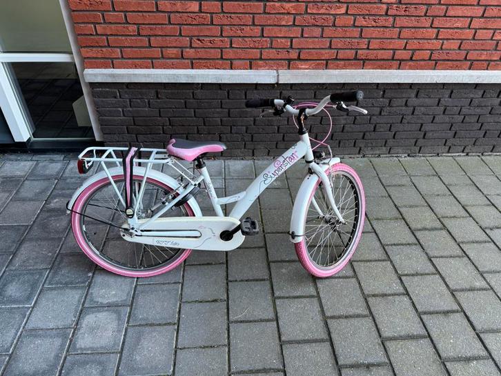 Loekie Superstar 22 inch meisjes fiets wit roze, Fietsen en Brommers, Fietsen | Meisjes, Zo goed als nieuw, 22 inch, Handrem, Ophalen