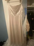 Elegante Galajurk met Parel Details, Kleding | Dames, Jurken, Maat 38/40 (M), Beige, Ophalen of Verzenden, Zo goed als nieuw
