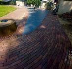 Stratenmaker/ hovenier biedt zich aan.