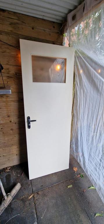 Gebruikte binnendeur 72.5x198cm met klink beschikbaar voor biedingen