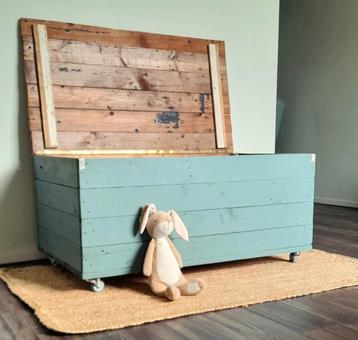Grote Houten Kist op Wielen beschikbaar voor biedingen