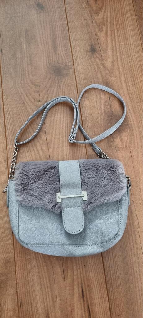 Grijze Schoudertas met Faux Fur, Sieraden, Tassen en Uiterlijk, Tassen | Damestassen, Zo goed als nieuw, Schoudertasje, Grijs