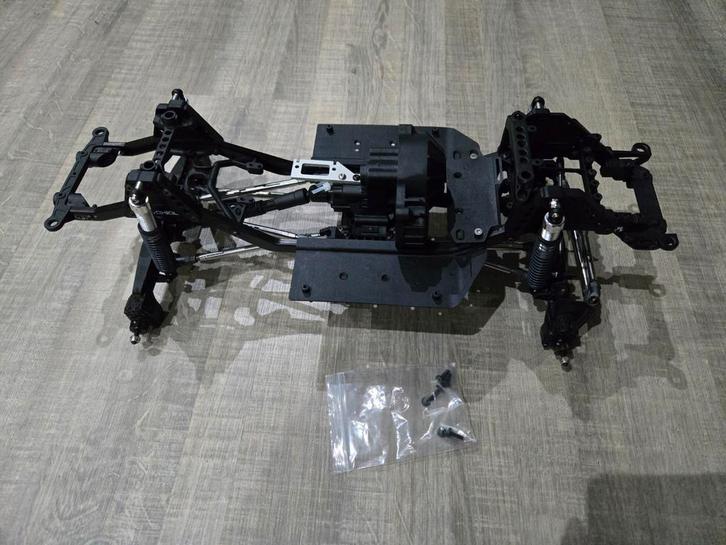 Scx10 iii basecamp chassis met messing 1/10 rc crawler, Hobby en Vrije tijd, Modelbouw | Radiografisch | Auto's, Zo goed als nieuw