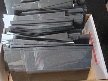 Doosje met zwarte insteekkaartje beschikbaar voor biedingen