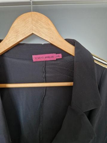 Mooi colbertje van studio anneloes.  Maat XL beschikbaar voor biedingen