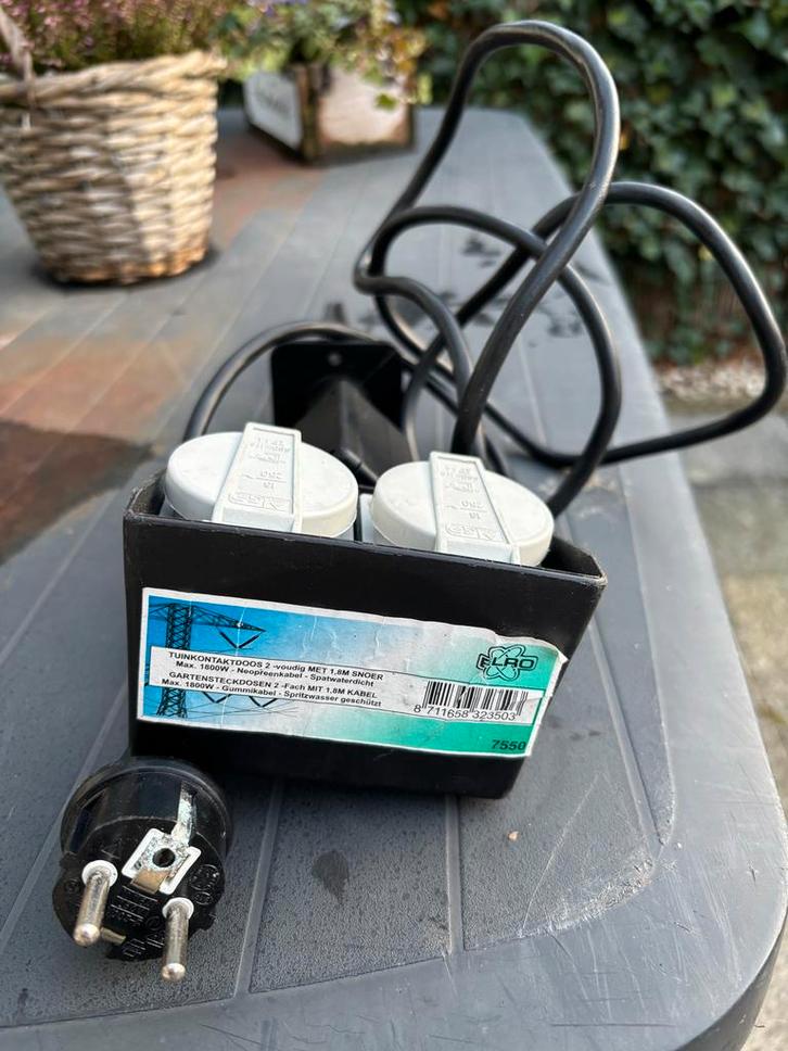 Tuinstekkerdoos met grondpen, Tuin en Terras, Buitenverlichting, Gebruikt, Overige typen, Kunststof, 250 watt of meer, Netvoeding