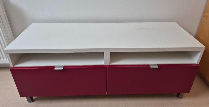 IKEA BESTÅ tv-meubel - rood hoogglans - chromen onderstel, Huis en Inrichting, Kasten | Televisiemeubels, Gebruikt, Minder dan 100 cm