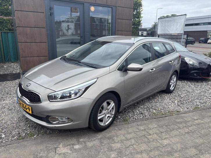 Kia cee'd Sportswagon 1.6 GDI Plus Pack (bj 2012), Auto's, Kia, Te koop, (Pro) Cee d, ABS, Achteruitrijcamera, Airbags, Airconditioning