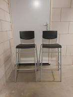 Twee metalen barkrukken met plastic zitting, Ophalen, Gebruikt, Met voetsteun, 60 tot 90 cm