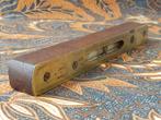 Mahoniehout en koper antieke waterpas uit Engeland 20,5 cm., Antiek en Kunst, Ophalen of Verzenden