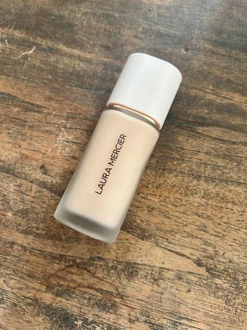 Laura mercier real flawless weightless perfecting foundation beschikbaar voor biedingen