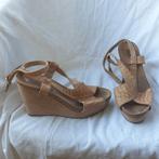 Gave sandalen met sleehak. Mt 38. Merk Uterque, Kleding | Dames, ., Beige, Zo goed als nieuw, .