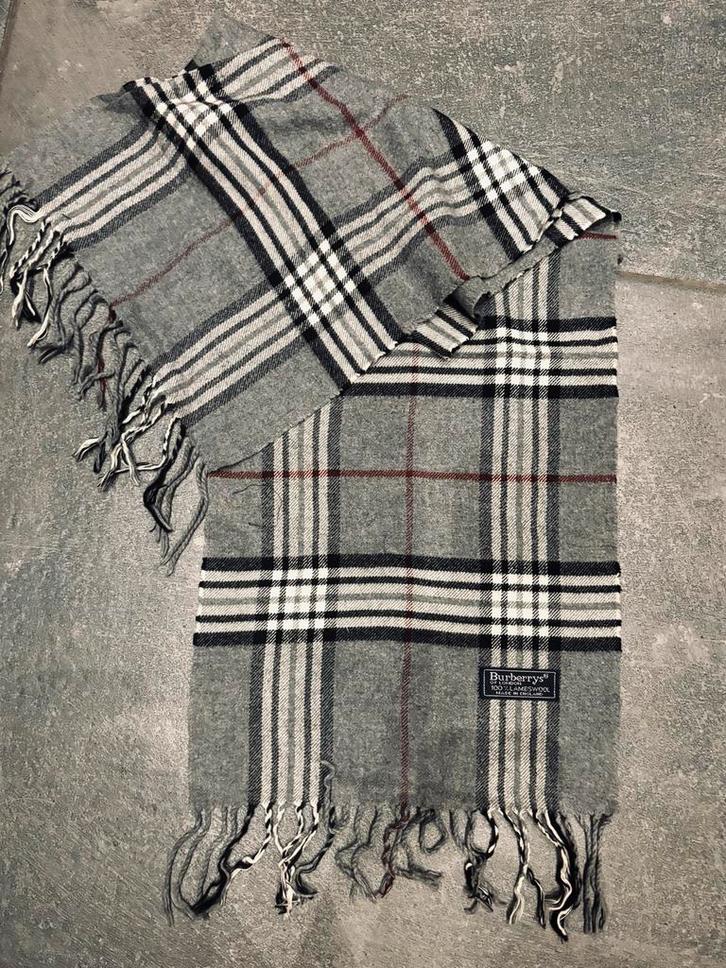 Burberry Sjaal - Perfecte Staat!, Kleding | Dames, Mutsen, Sjaals en Handschoenen, Zo goed als nieuw, Sjaal, Maat 46/48 (XL) of groter