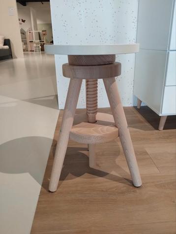 Manis-H Hocker Snow White beschikbaar voor biedingen