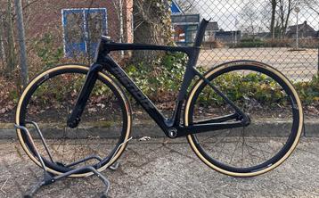 Mendiz F12 Carbon Frameset   beschikbaar voor biedingen