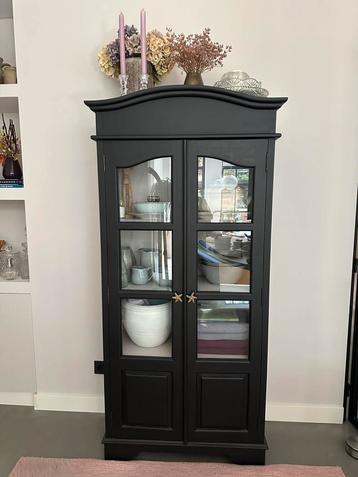 Black Display/ China Cabinet with Modern Twist beschikbaar voor biedingen