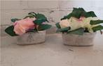 2 stenen plantenbakjes met kunstrozen, Ophalen of Verzenden