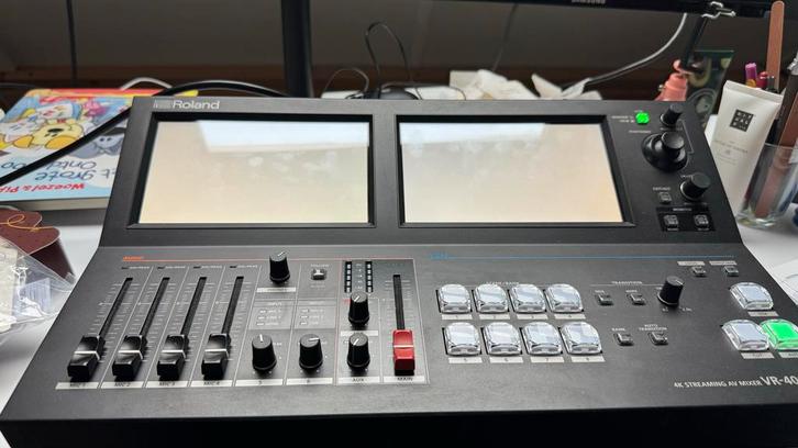 Roland VR-400UHD 4K HDMI Audio/Video Mixer, Muziek en Instrumenten, Mengpanelen, Zo goed als nieuw, 5 tot 10 kanalen, Microfooningang
