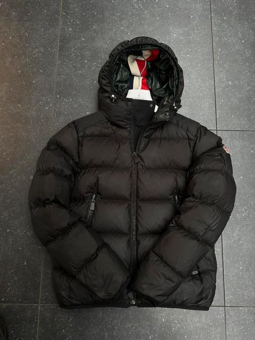 Moncler Grenoble Jas - Goede staat - 100% Origineel, Kleding | Heren, Jassen | Winter, Gedragen, Maat 48/50 (M), Zwart, Ophalen of Verzenden
