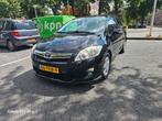Toyota Auris 1.8 Full Hybrid 5DR CVT 2012 Zwart, Auto's, Stof, 74 €/maand, 4 cilinders, Zwart